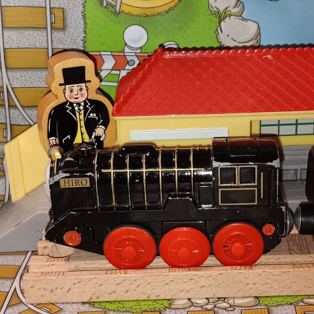 Thomas Wooden Railway Train Engine Track Battery Powered Motorized Hiro